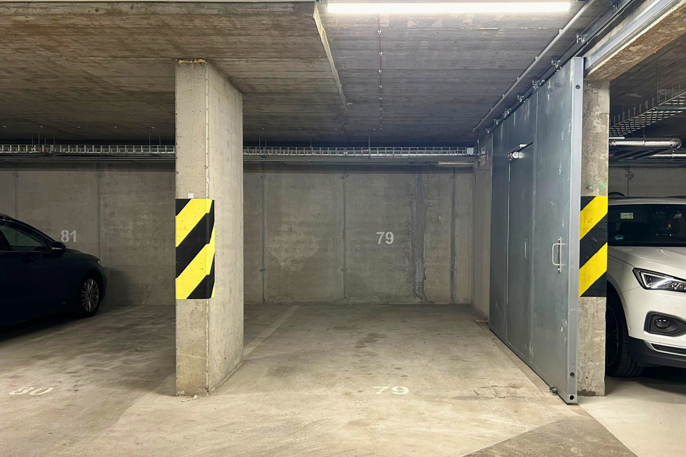 Pronájem garážového stání (17 m²) - Kladno, ul. Benediktínská