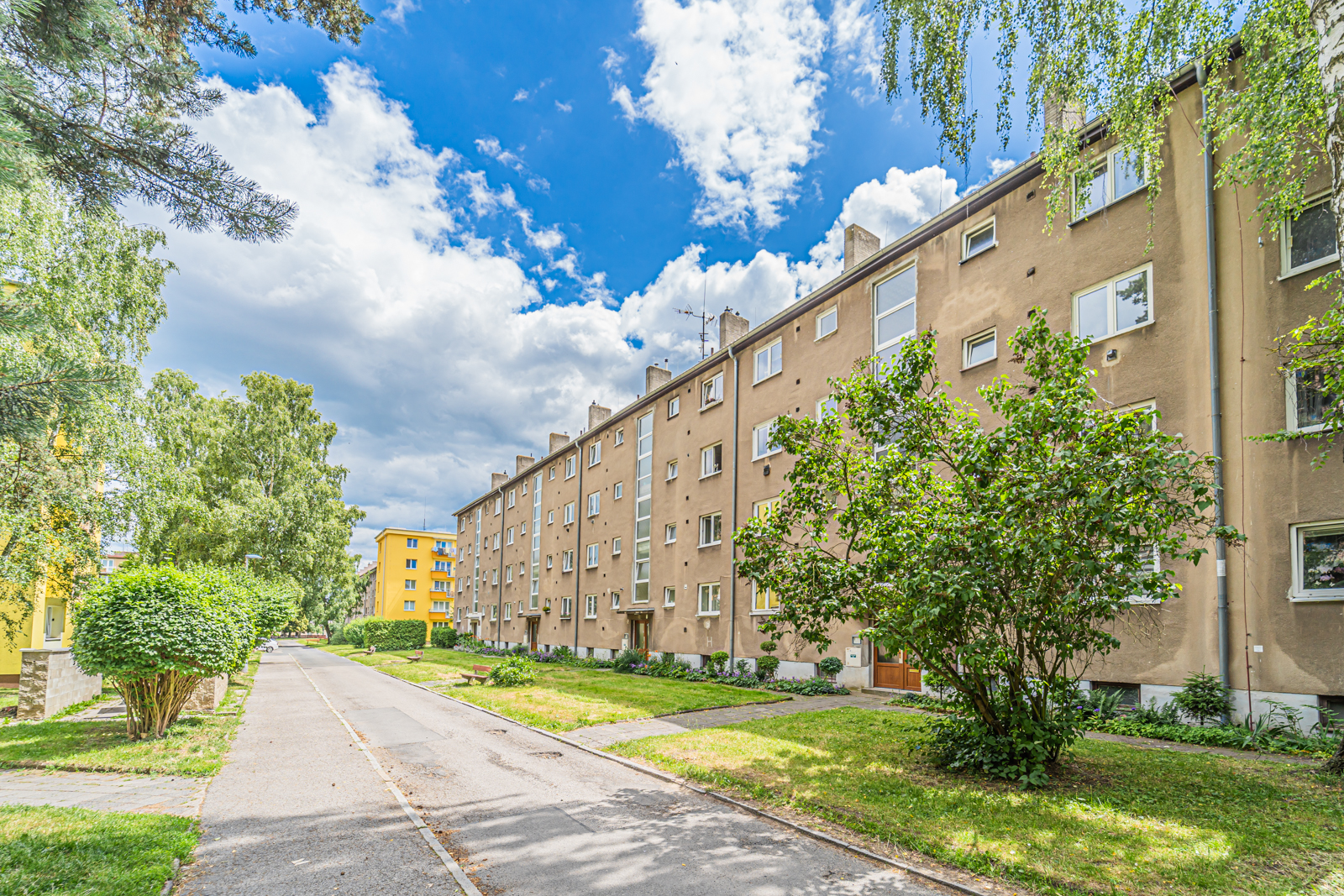 Prodej bytu 2+1 s balkonem (52 m²), Kladno – Rozdělov, ul. Helsinská