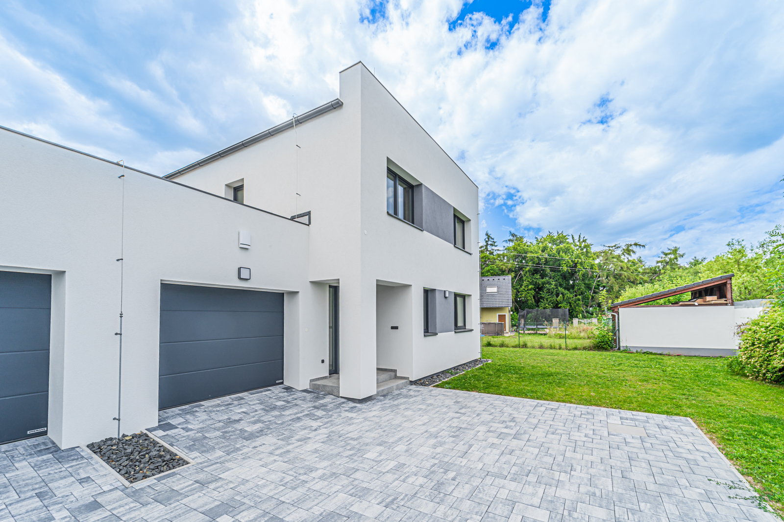 Prodej dvou novostaveb, Kladno, ul. Pod Vodojemem (342 m²)