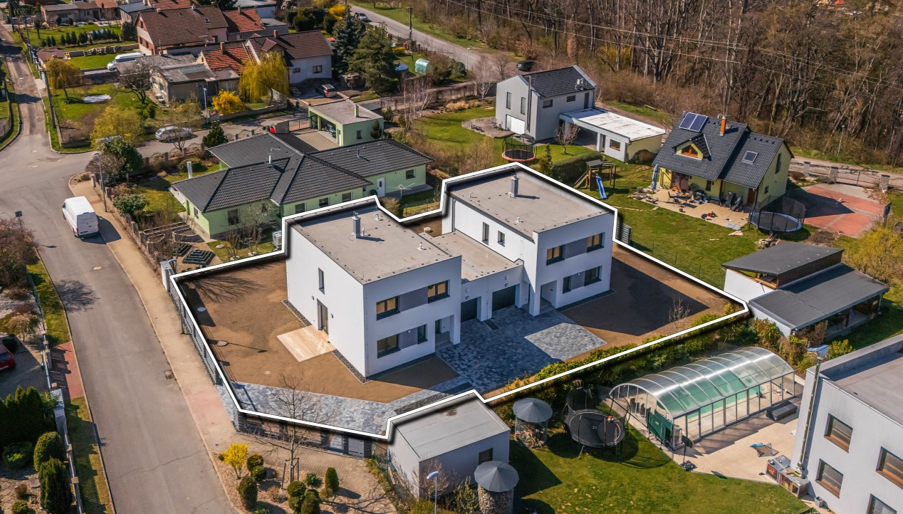 Prodej dvou novostaveb, Kladno, ul. Pod Vodojemem (342 m²)