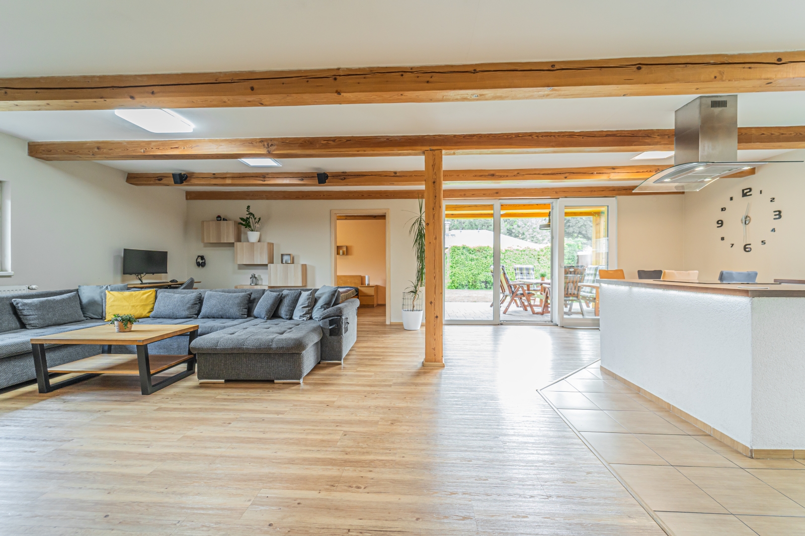 Prodej rodinného domu (130 m²), bazén a dvojgaráž, Svinařov